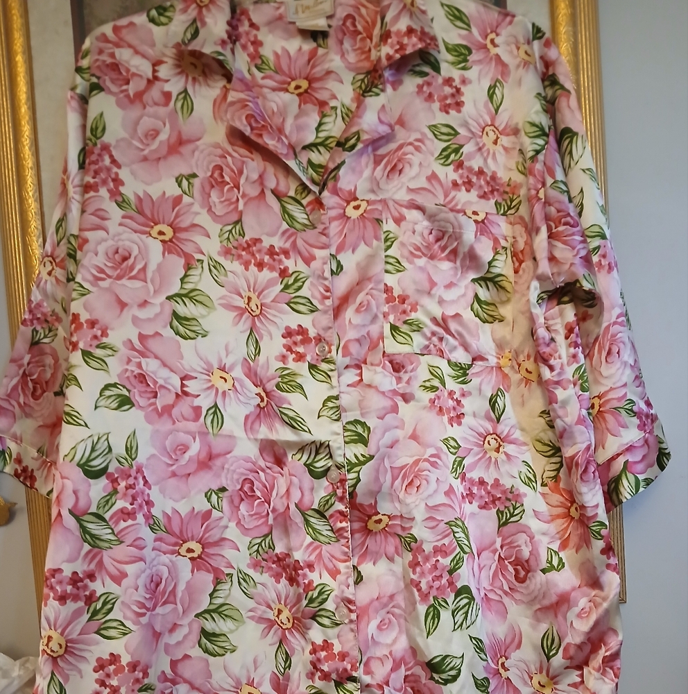 A'Milano Intimates Women's ONE SIZE Floral Long Button Up Robe Breast Pocket